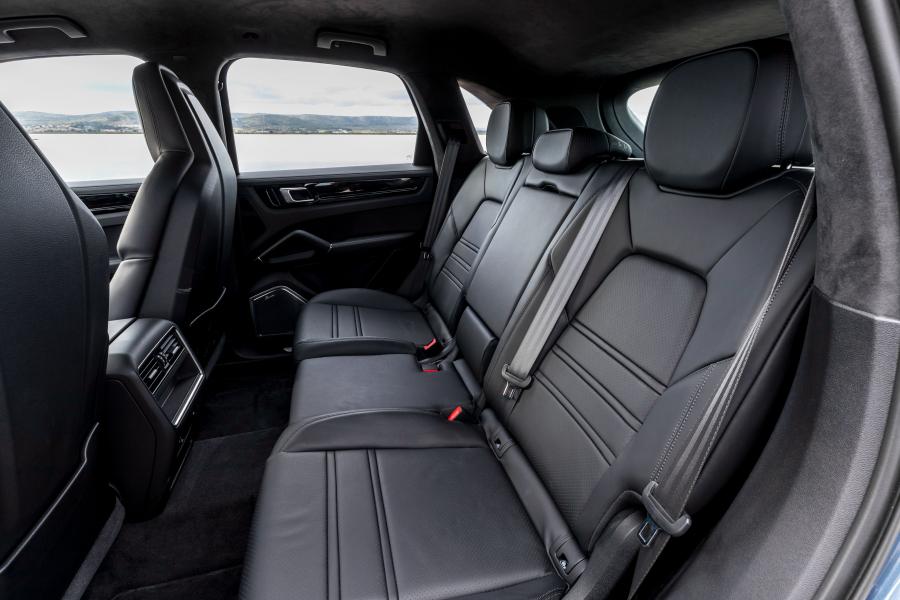 Интерьер Porsche Cayenne E-Hybrid (PO536) 2018 года  (WW) (фото 24 из 85)